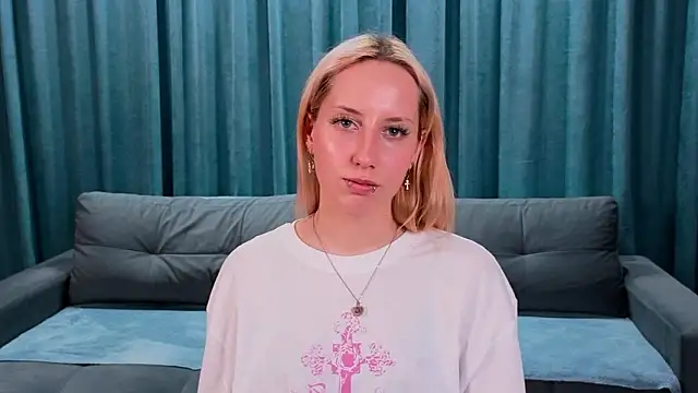 EmilyReyess's cam snapshot