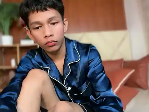 TheBoyAboveYou live sex cam