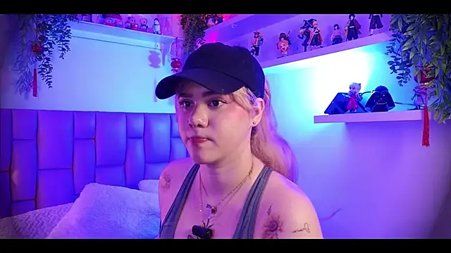 albaismynameX live sex cam