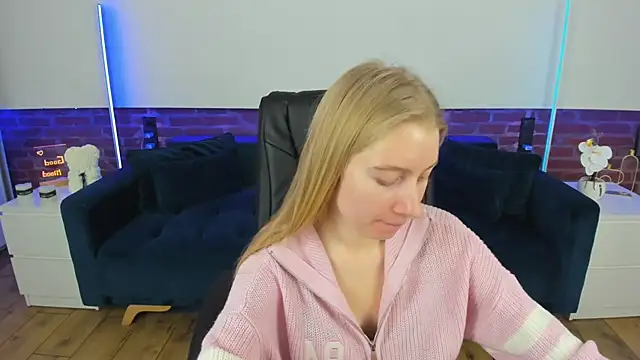 Alina_Blonde's cam snapshot