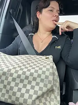 mangolini_parrocini live sex cam