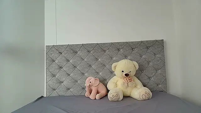 juliieta-1's cam snapshot