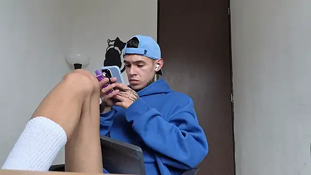 Saturno_v live sex cam