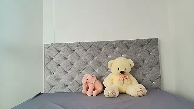 juliieta-1's cam snapshot