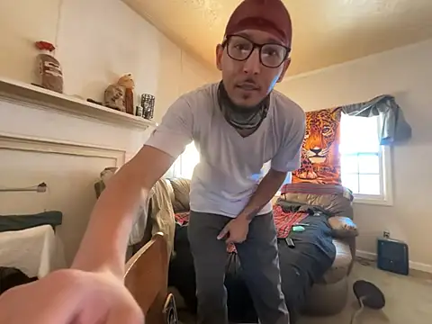 ThrowedWorldWide's cam snapshot