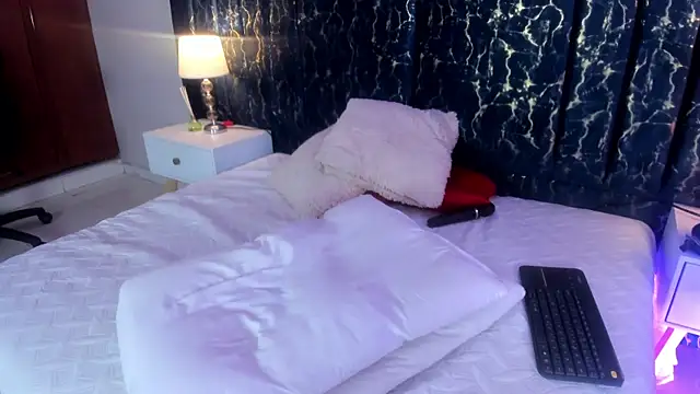 katte_landerr's cam snapshot