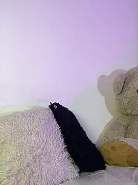 Charlottediolet's cam snapshot