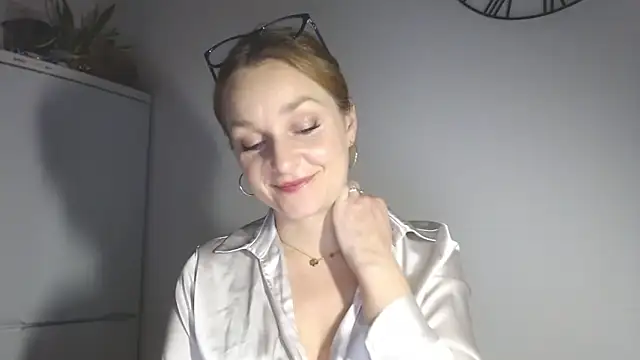 AliciaDesire's cam snapshot