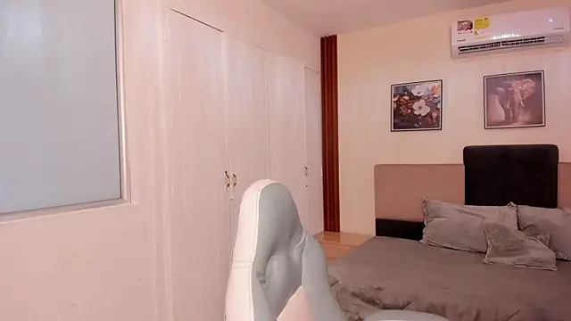 lauren_bigboobs22's cam snapshot