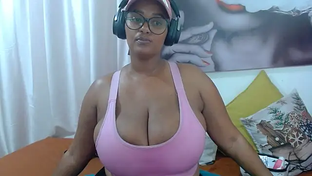 Stormy-Stella live sex cam