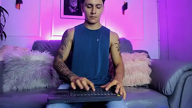 Leo_santoro live sex cam