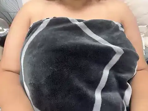 hugeindiantitties's cam snapshot