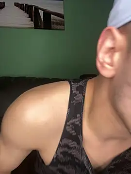 alessand180521 live sex cam