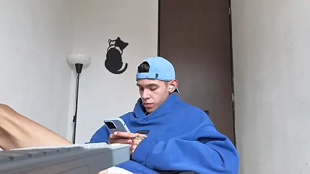 Saturno_v live sex cam