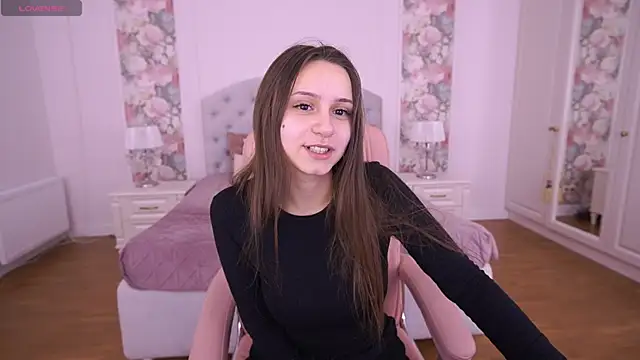 TinyNatalie's cam snapshot