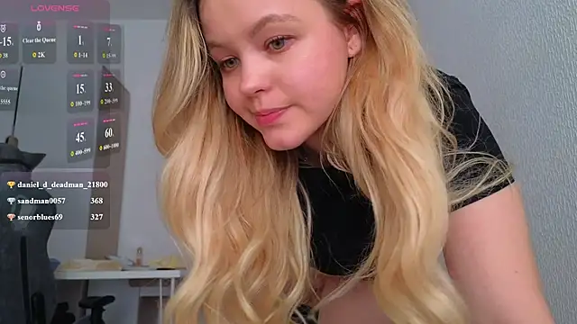 Milana15 live sex cam