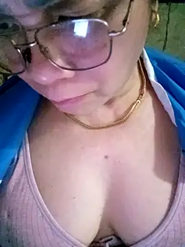 small-house123's cam snapshot