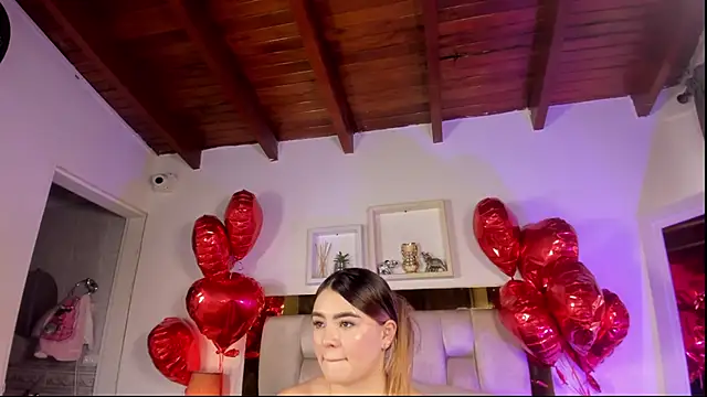 emmy_r's cam snapshot