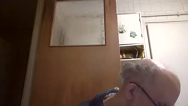 mariusica1@xh's cam snapshot