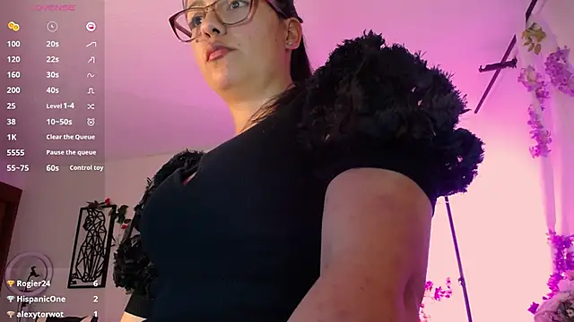 QueenRose94's cam snapshot