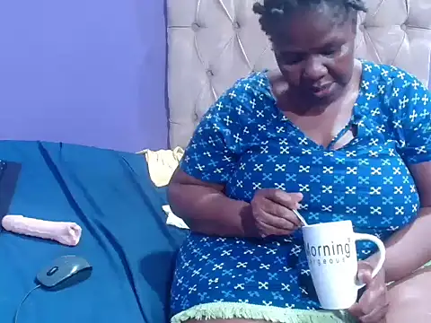 NaughtyChubbyZoe's cam snapshot