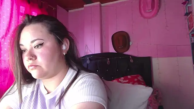 NikkiRous_'s cam snapshot