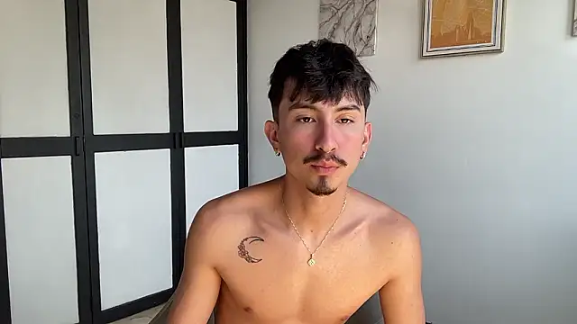 sweettaaron01 live sex cam