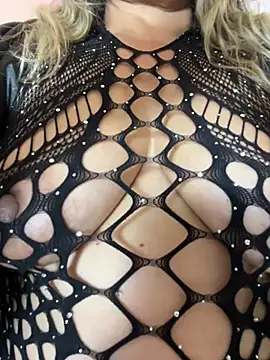 Lucy_Milf_474's cam snapshot