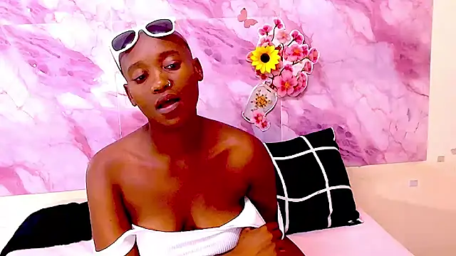 EbonyOlive69's cam snapshot