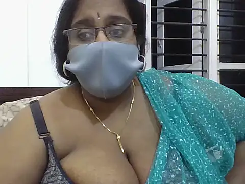 hootypriya's cam snapshot