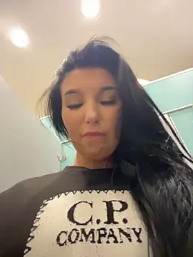 Tisha_Busty live sex cam