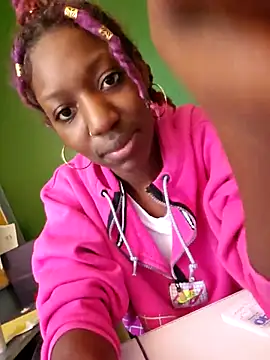 oliviaprettypussy's cam snapshot