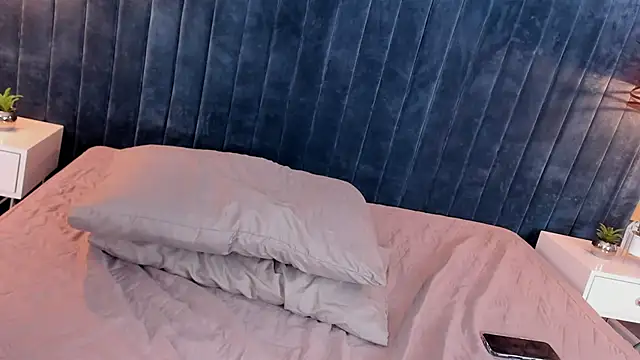 tinaqueen_noa live sex cam