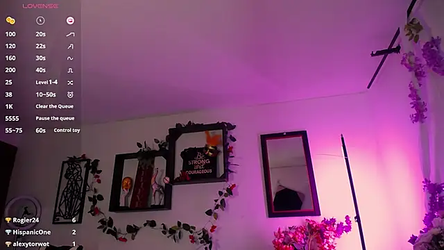 QueenRose94's cam snapshot