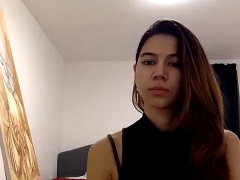 KiraVixenSweet live sex cam