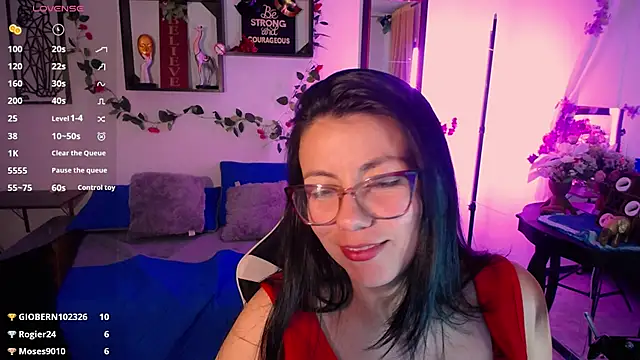 QueenRose94's cam snapshot