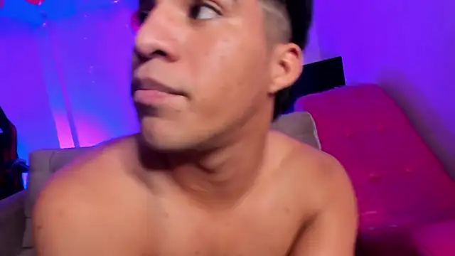 HotThreesoome live sex cam