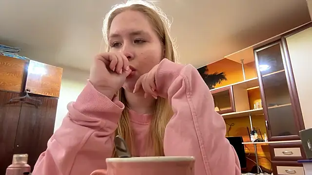 RoseBakeer's cam snapshot