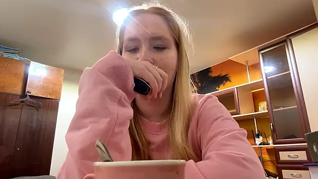 RoseBakeer's cam snapshot