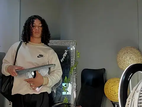 dylaans19 live sex cam