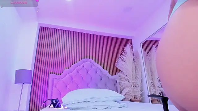 NaomiFrost's cam snapshot