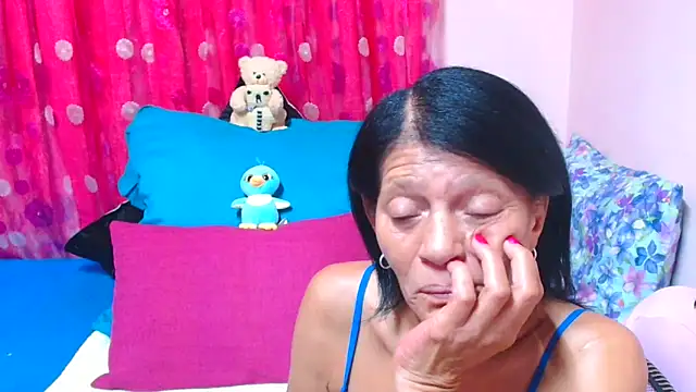 SLUTTYROXY live sex cam