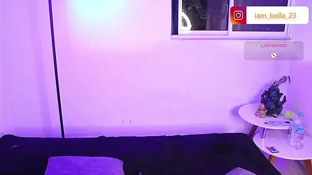 yourtoybella live sex cam