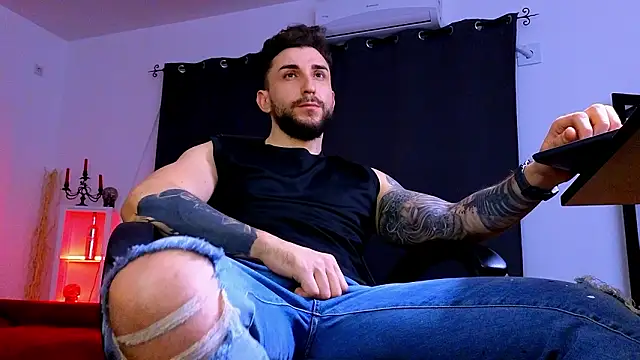 MightyAaron66 live sex cam