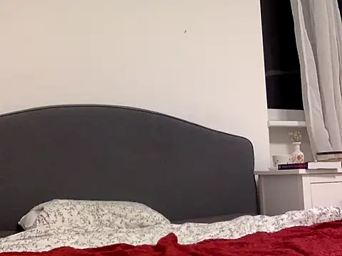 KiraVixenSweet's cam snapshot