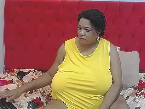 BustyQueenXXL's cam snapshot