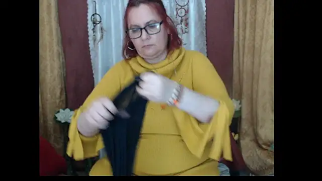 PlayfullMature's cam snapshot