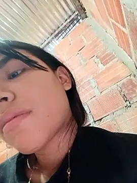 triana-hot18's cam snapshot