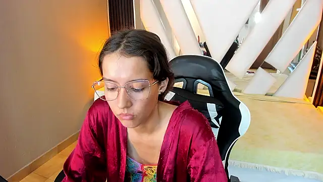 Linda4Petite live sex cam
