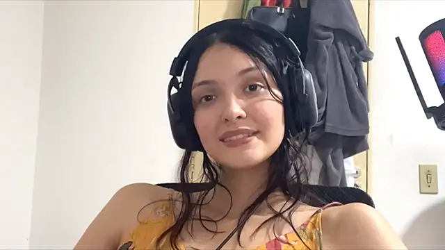 LourieRinghouse's cam snapshot